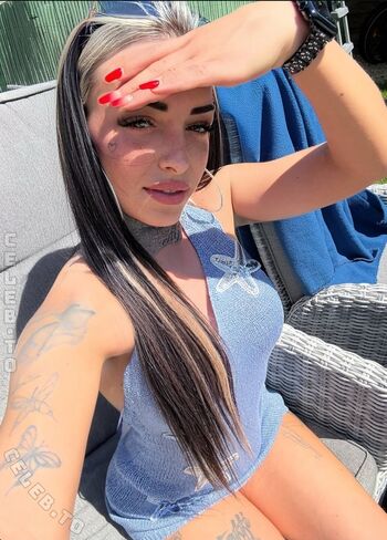 Full leaked Craengiefourtwenty private onlyfans photo