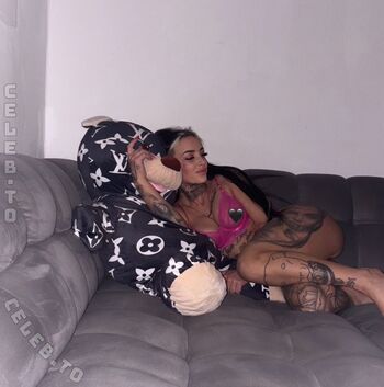 Full leaked Craengiefourtwenty private onlyfans photo