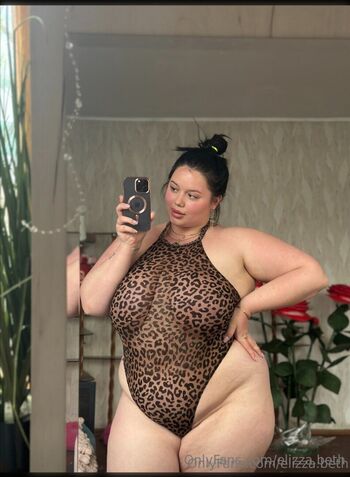 Full leaked Curvylizzz private onlyfans photo