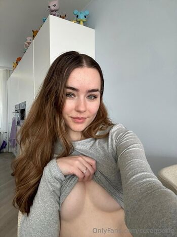 Full leaked Cutegeekie page private onlyfans photo