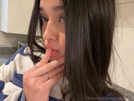 cutiee_lola