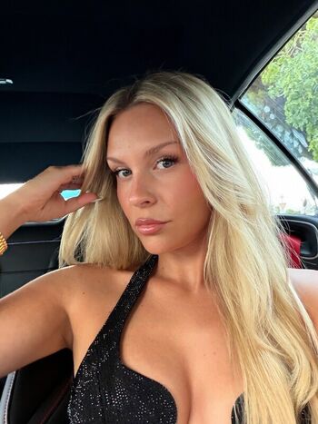 Full leaked Dagibee private onlyfans photo