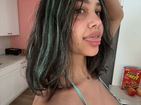 Full leaked Daisveil private onlyfans photo