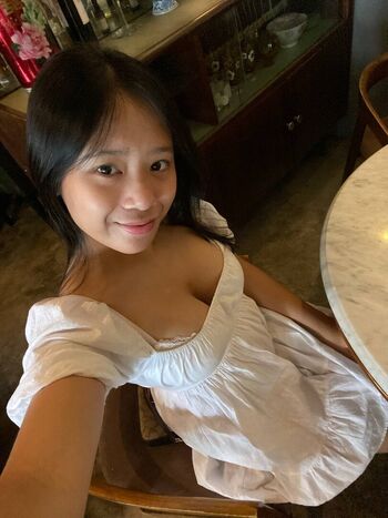 Full leaked Daphnelowkey private onlyfans photo