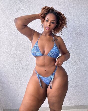 Deborah Olawovin, Mizsthicknesz