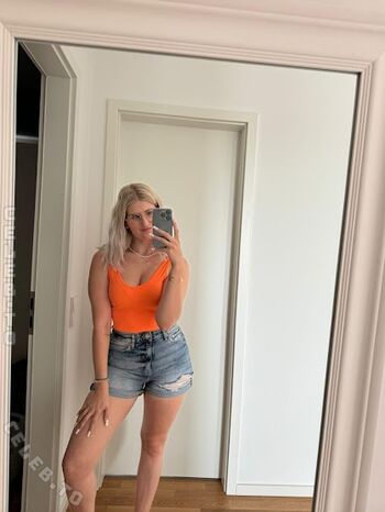 Full leaked Deineemilia page private onlyfans photo
