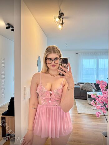 Full leaked Deineemilia private onlyfans photo