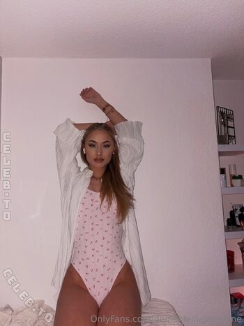 Full leaked Deinekleineblondine private onlyfans photo
