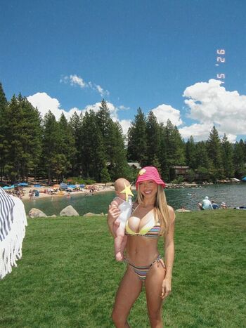 Full leaked Delaneychilds private onlyfans photo