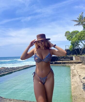 Full leaked Deniniipeninii private onlyfans photo