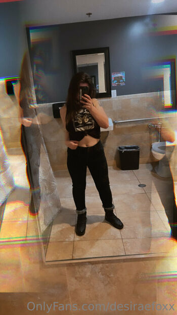 Full leaked Desiraefoxx private onlyfans photo