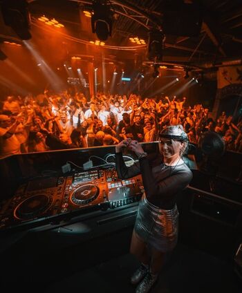 DJ Jeny Preston