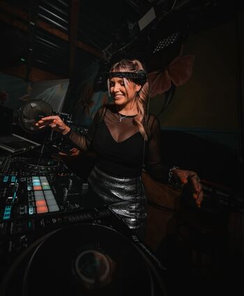 DJ Jeny Preston