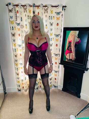 Dolly Loves