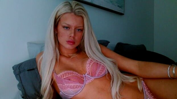 Full leaked Dollyvey private onlyfans photo