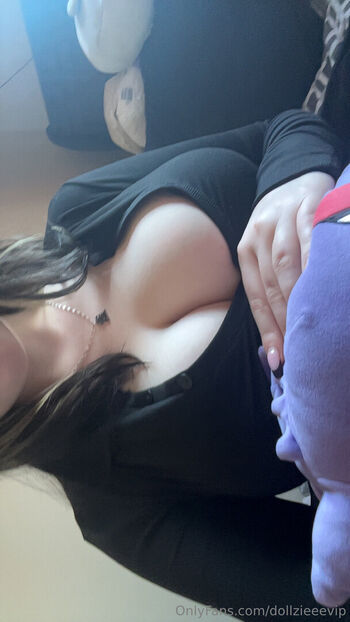 Full leaked Dollzieeevip private onlyfans photo