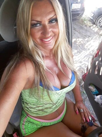 Full leaked Domace matorke milf ex yu  page private onlyfans photo