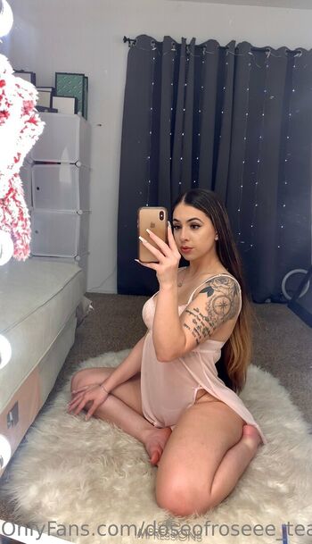 Full leaked Doseofroseee tease private onlyfans photo