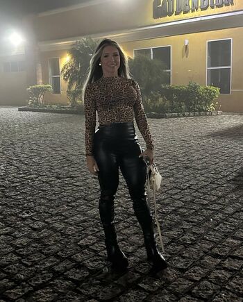 Dra. Thatiane Oliveira