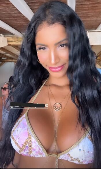 Full leaked Dubai escort private onlyfans photo