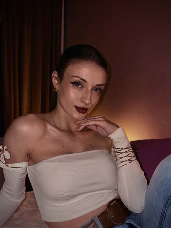 Full leaked Duckiedoll private onlyfans photo