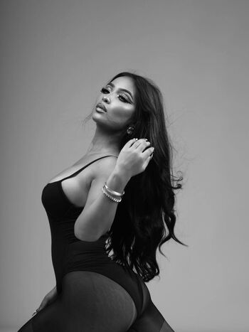 Full leaked Duhh itzzanu private onlyfans photo
