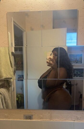 Full leaked Ebony curvy private onlyfans photo