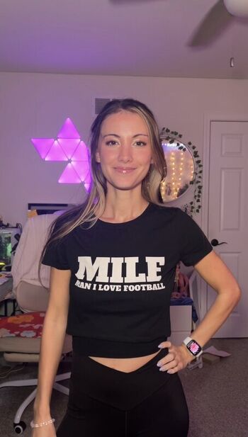 Full leaked Echochlo private onlyfans photo