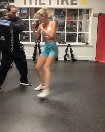 Elena Kampouris