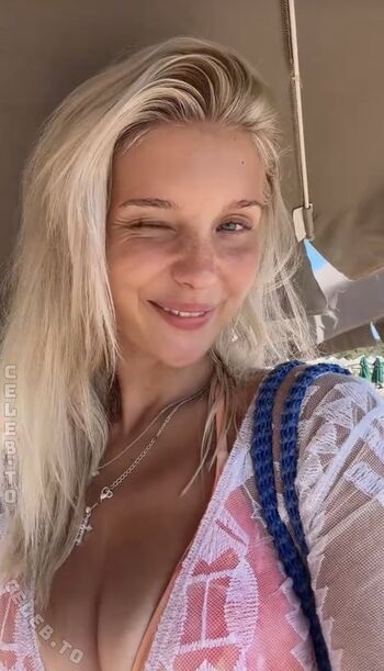 Elena Zoe