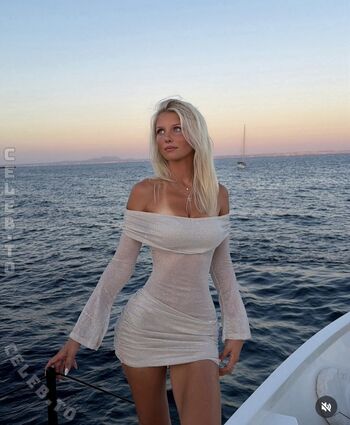 Elena Zoe