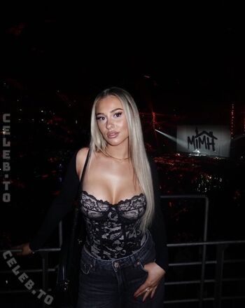 Full leaked Elianabajrami private onlyfans photo