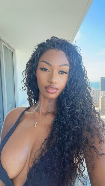 Full leaked Elinda san  page private onlyfans photo