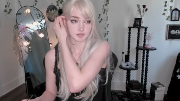 Ella.shitqost