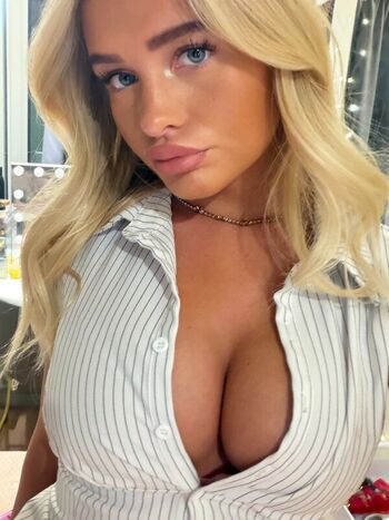 Full leaked Ellagbradley private onlyfans photo