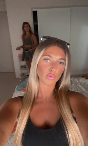 Full leaked Ellaxlongg private onlyfans photo