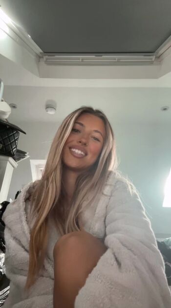 Full leaked Ellaxlongg private onlyfans photo
