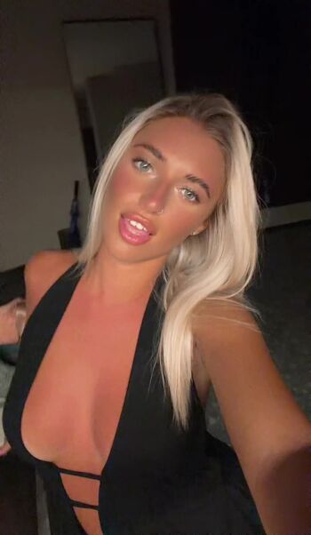Full leaked Ellaxlongg private onlyfans photo