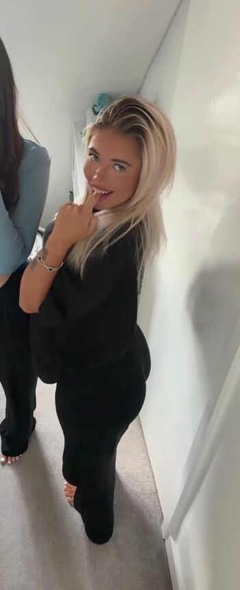 Full leaked Ellaxlongg private onlyfans photo