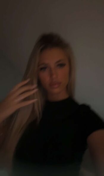 Full leaked Ellaxlongg private onlyfans photo