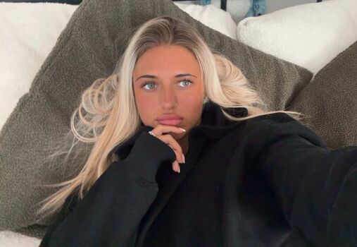 Full leaked Ellaxlongg private onlyfans photo