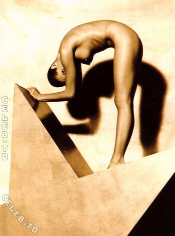 Full leaked Elle macpherson private onlyfans photo