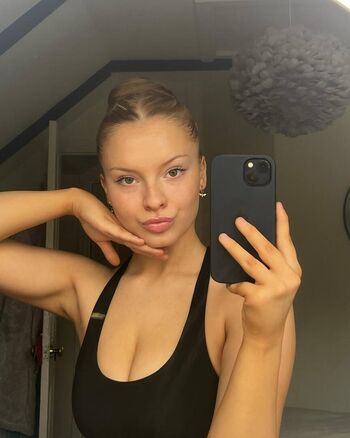 Full leaked Ellebotterill private onlyfans photo