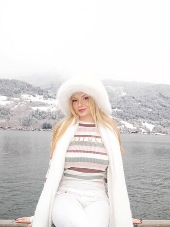 Full leaked Ellebotterill private onlyfans photo