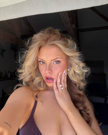 Full leaked Ellebotterill private onlyfans photo