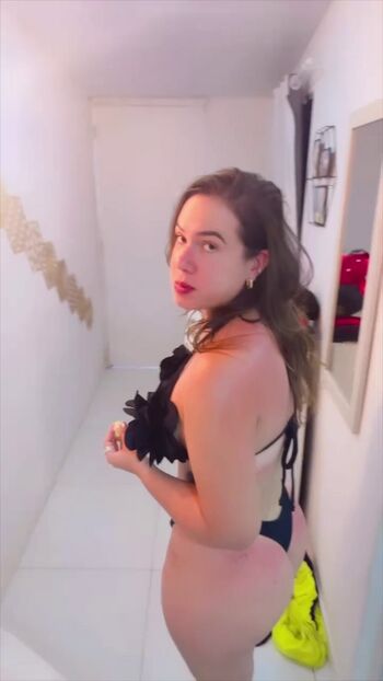 Full leaked Elloysaoficial private onlyfans photo