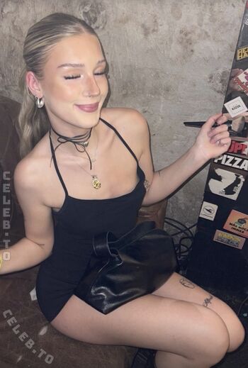 Full leaked Emlyemma private onlyfans photo