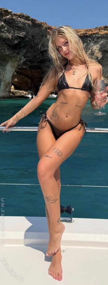 Full leaked Emlyemma private onlyfans photo