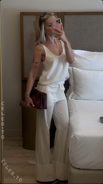 Full leaked Ema louise private onlyfans photo