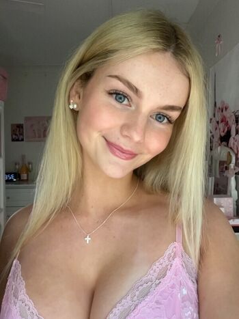 Full leaked Emi howard private onlyfans photo